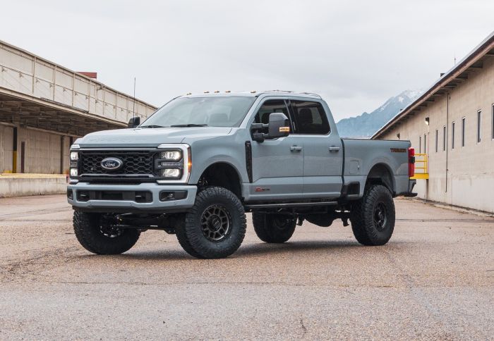 6" COIL SPRING SUSPENSION SYSTEM WITH FALCON MAX3.3 SHOCKS AND RADIUS ARMS - 2023-2026 FORD SUPER DUTY F250/F350 4WD