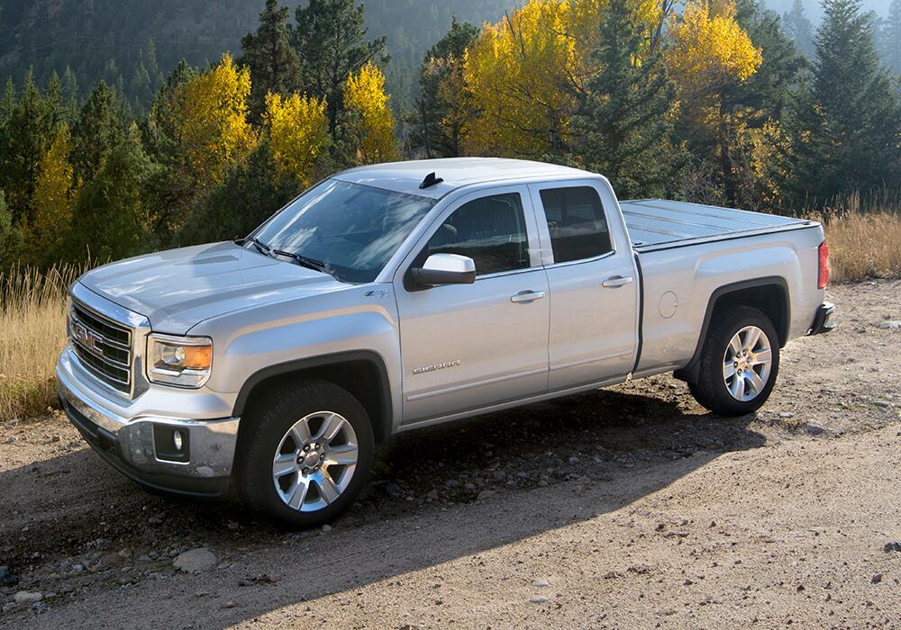BAK BAKFlip F1 Hard Folding Truck Bed Cover 2023-2026 Colorado/Canyon 5 Foot 2 Inch Bed