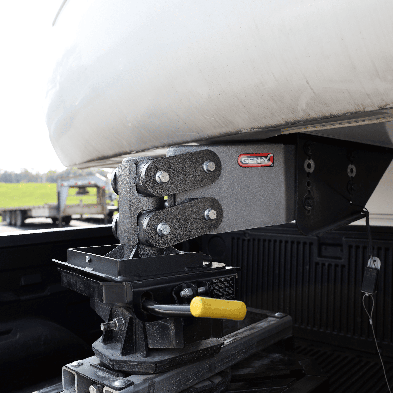Gen Y Hitch Fifth Wheel Capture Plate